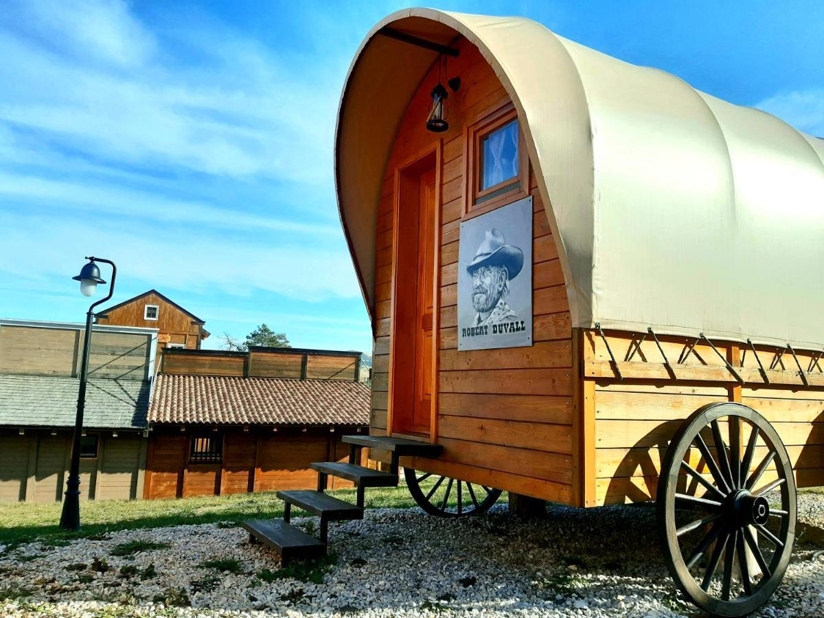 El Paso City, Zlatibor - Unique Wooden Cottages, Treehouse, Wild West Rooms, Accommodation 1-6 People Exterior foto
