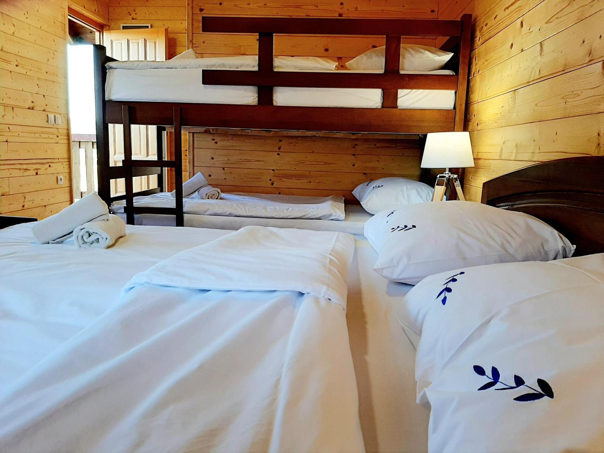 El Paso City, Zlatibor - Unique Wooden Cottages, Treehouse, Wild West Rooms, Accommodation 1-6 People Zimmer foto