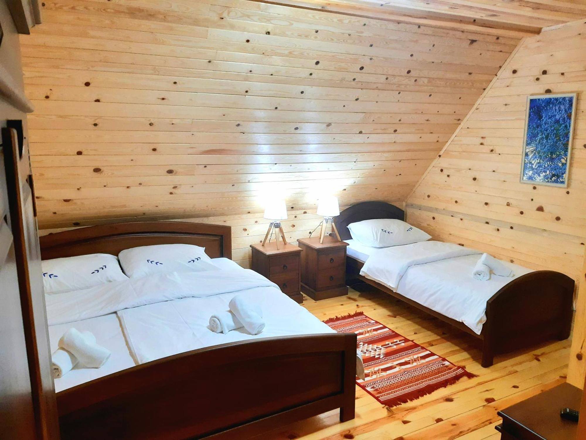 El Paso City, Zlatibor - Unique Wooden Cottages, Treehouse, Wild West Rooms, Accommodation 1-6 People Zimmer foto