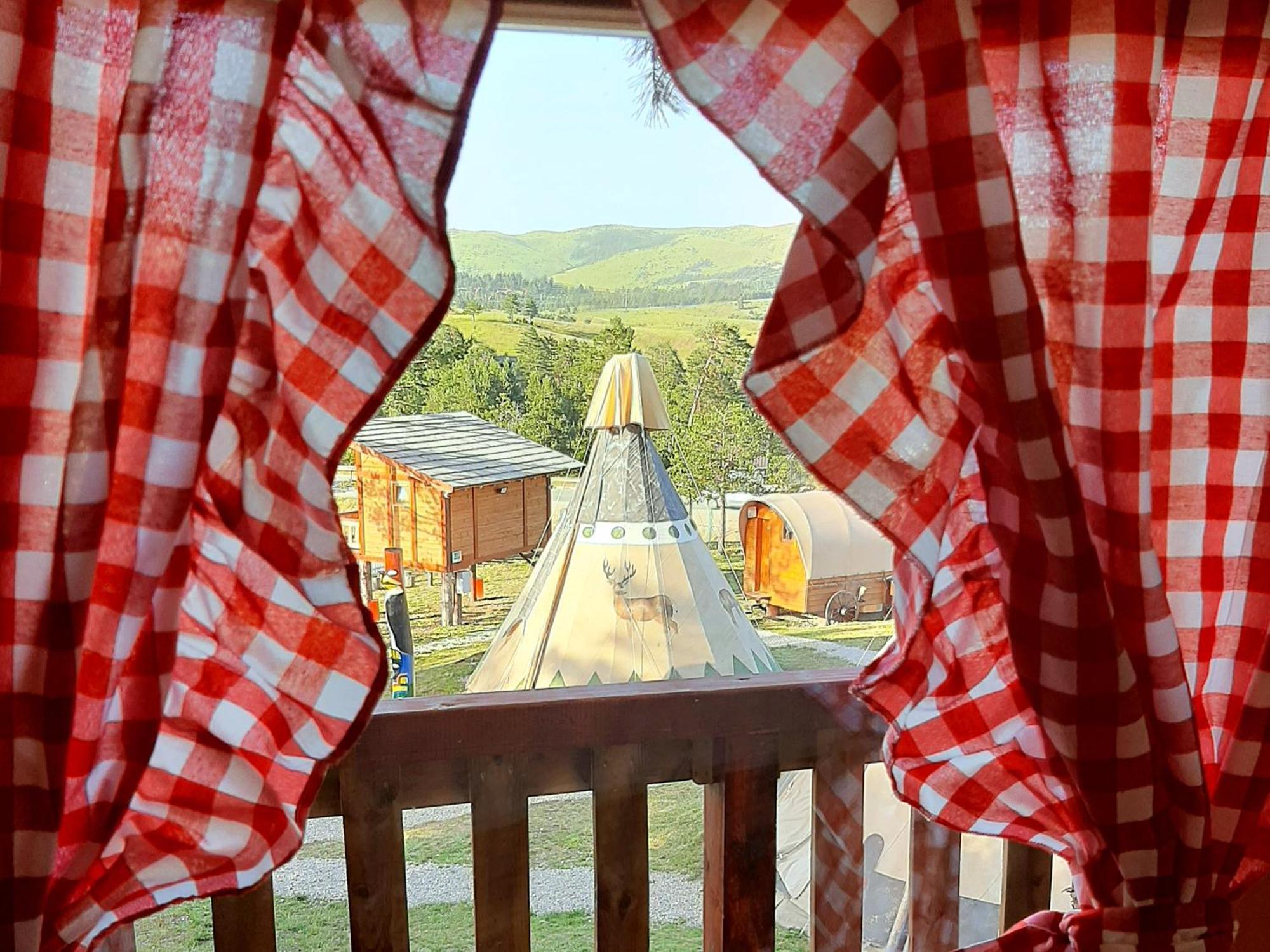 El Paso City, Zlatibor - Unique Wooden Cottages, Treehouse, Wild West Rooms, Accommodation 1-6 People Zimmer foto