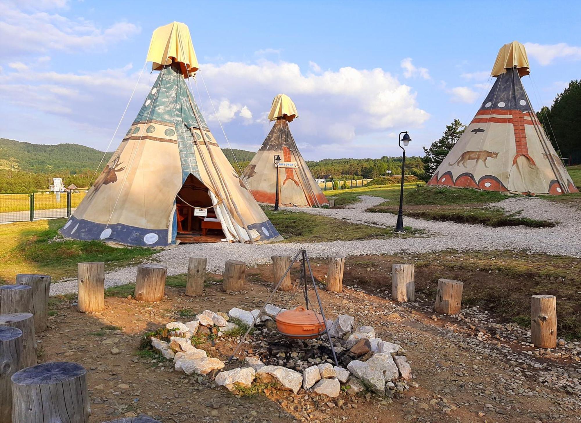El Paso City, Zlatibor - Unique Wooden Cottages, Treehouse, Wild West Rooms, Accommodation 1-6 People Zimmer foto