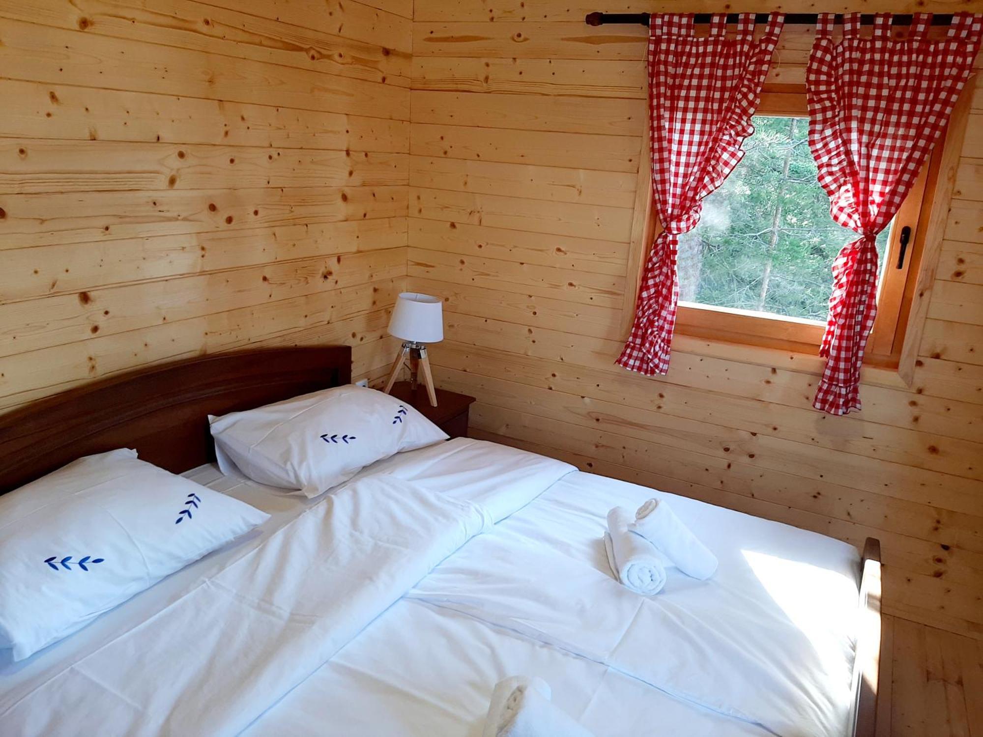 El Paso City, Zlatibor - Unique Wooden Cottages, Treehouse, Wild West Rooms, Accommodation 1-6 People Zimmer foto