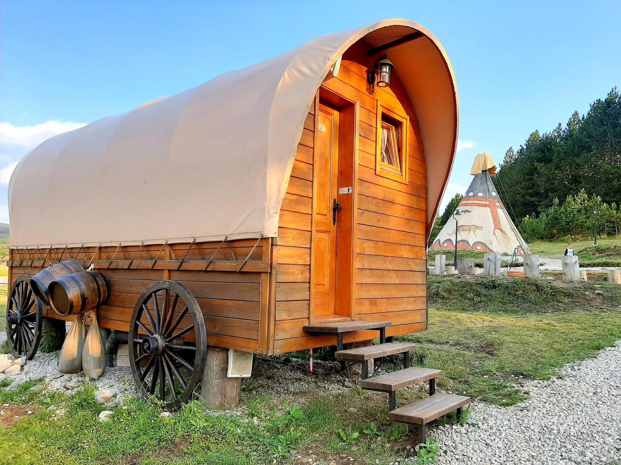 El Paso City, Zlatibor - Unique Wooden Cottages, Treehouse, Wild West Rooms, Accommodation 1-6 People Zimmer foto